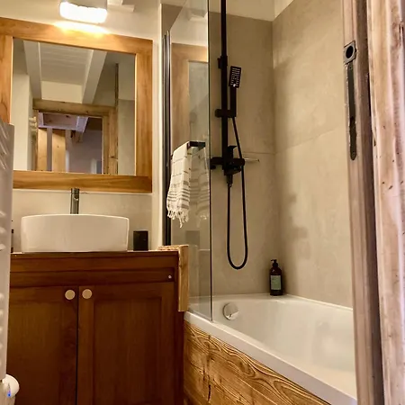 Ensoleille Aux Tines, Vue Massif 公寓 *