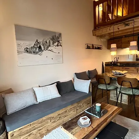 Ensoleille Aux Tines, Vue Massif