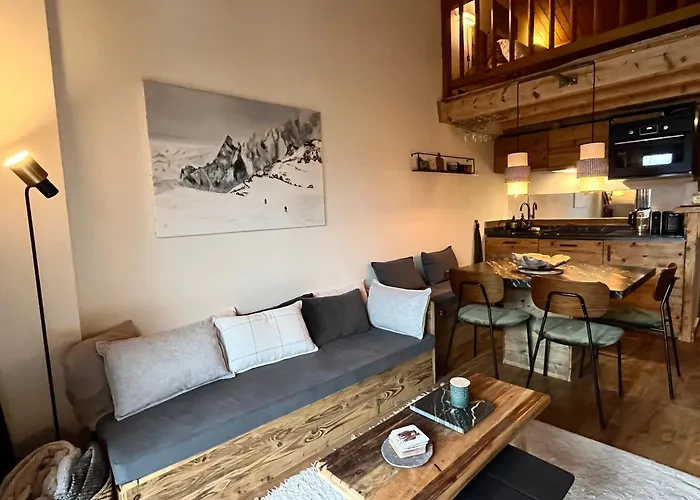 Ensoleille Aux Tines, Vue Massif